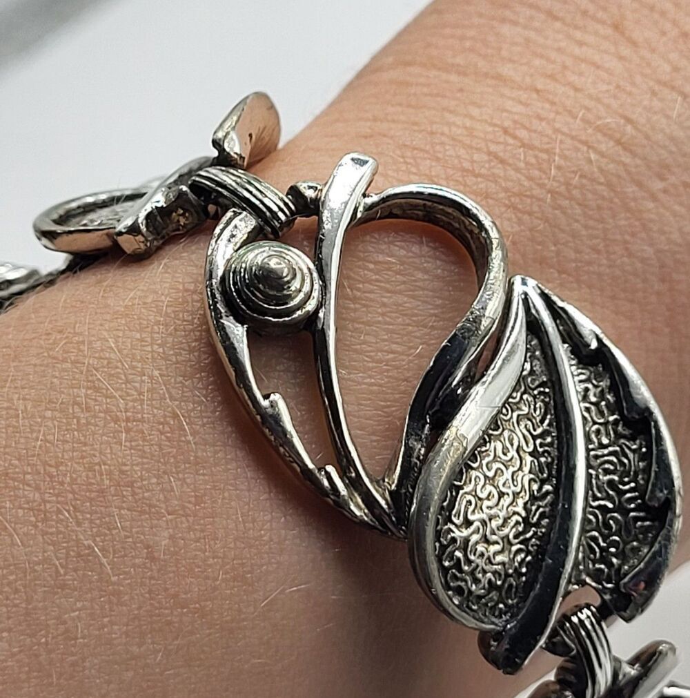 Sarah Coventry Leaf Openwork Bracelet 8.25in
